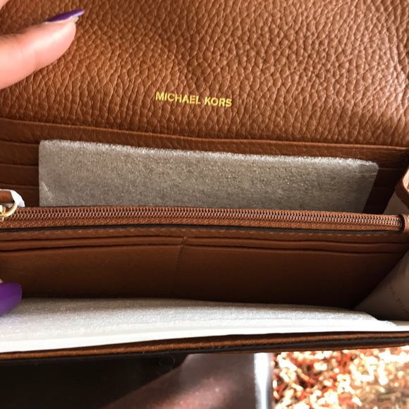 Michael Kors Wallet - Picture 3 of 7